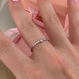 Blush & Bar Boutique Women’s Ring Silver/Crystal 8